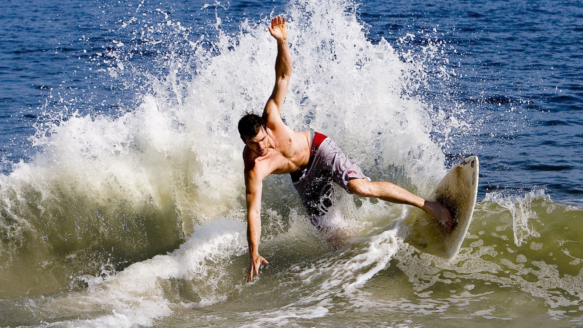 “举重盛宴：2025世界运动会高新体育中心上演力量巅峰较量”